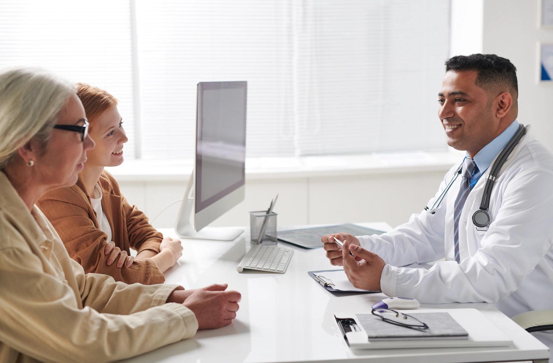 Clinician talking with a healthy volunteer about Phase 1 clinical trial participation in New York or Kentucky